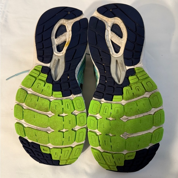 New Balance Women's Blue Running Shoes - Picture 3 of 3